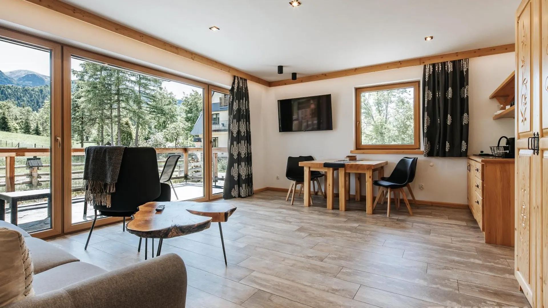 Bialy Mis Apartamenty Art & Design Закопане 0*,  Польша